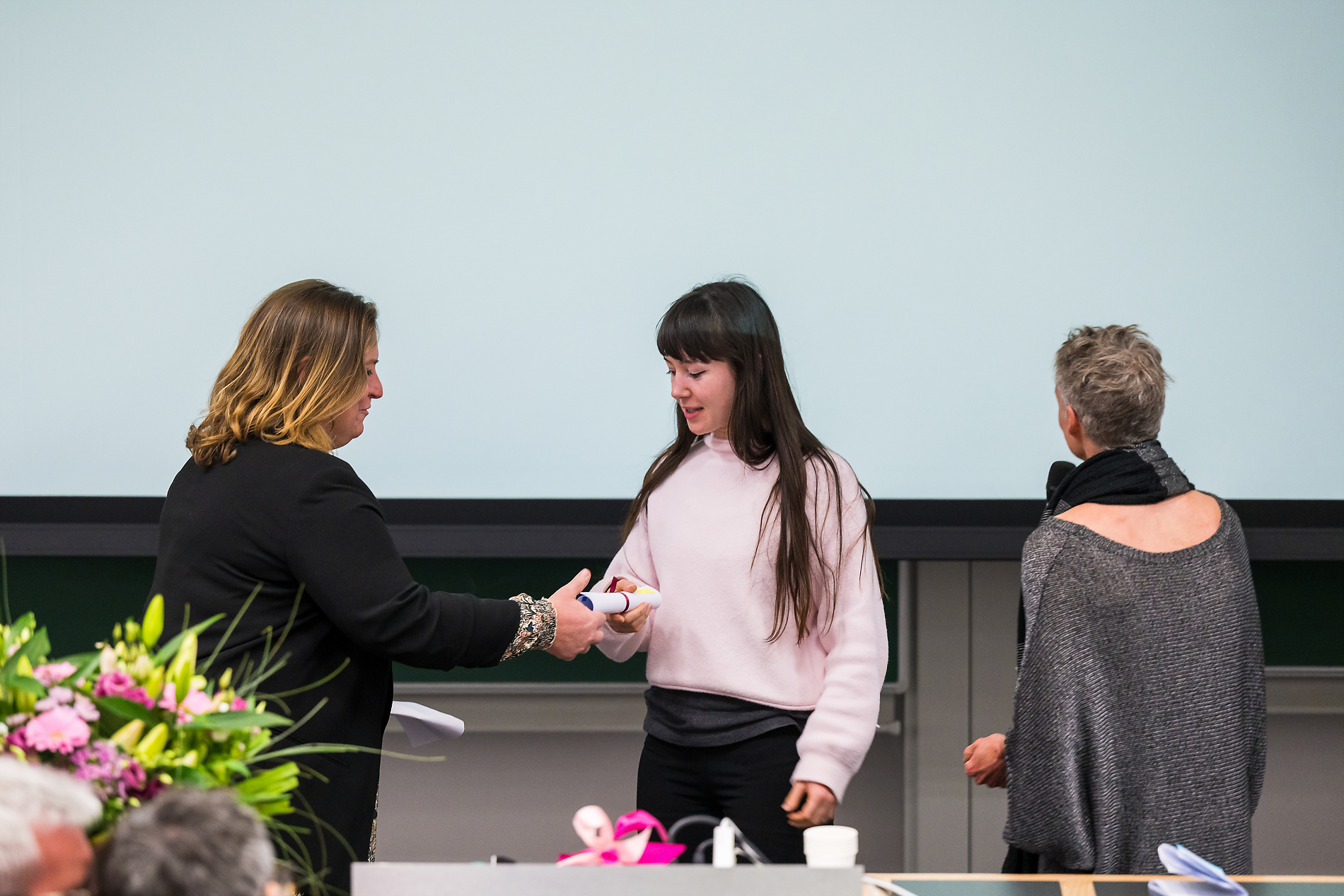 Julie Sojcher recevant le Prix Segers